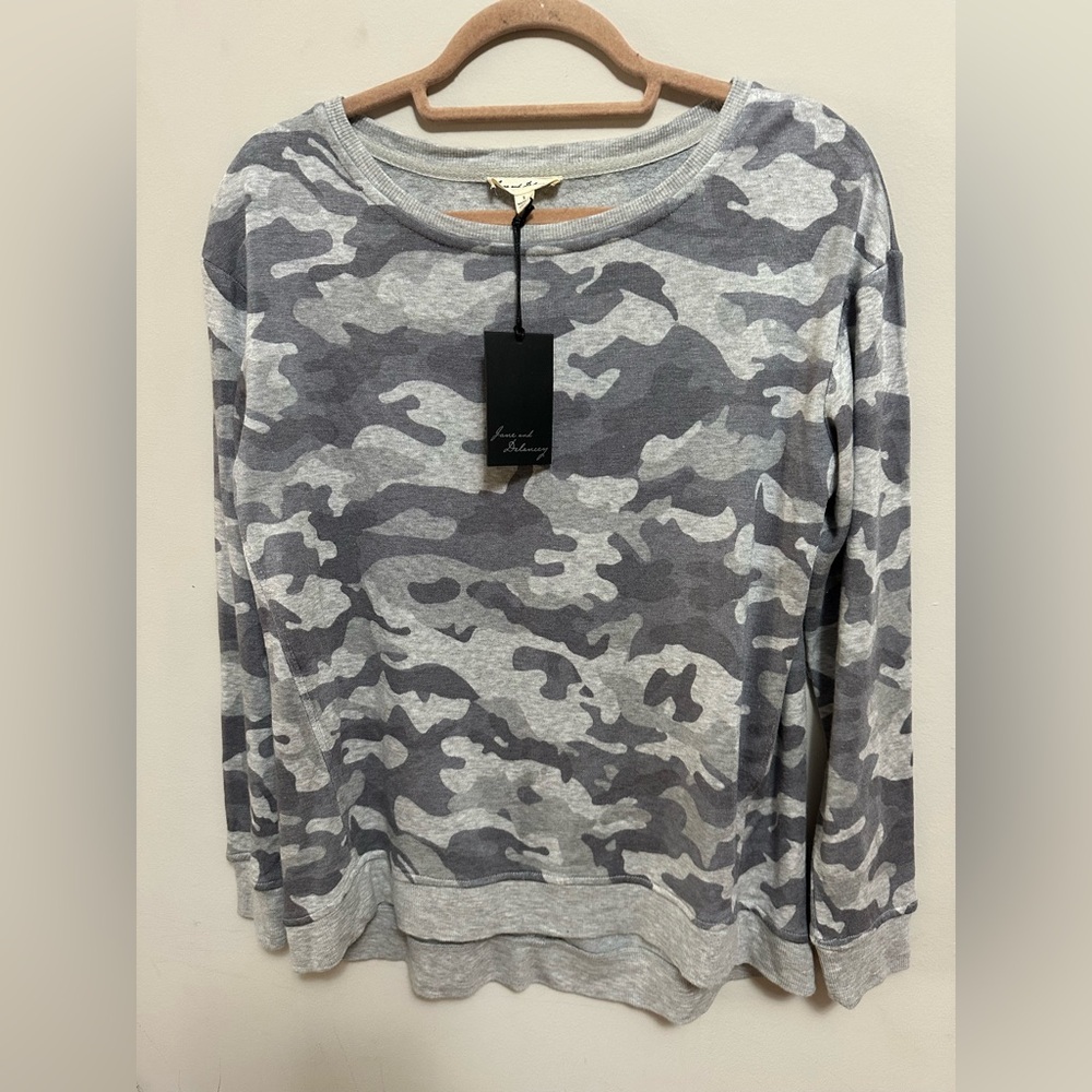 Jane and Delancey Camo Print Lightweight Sweatshirt Top NWT S